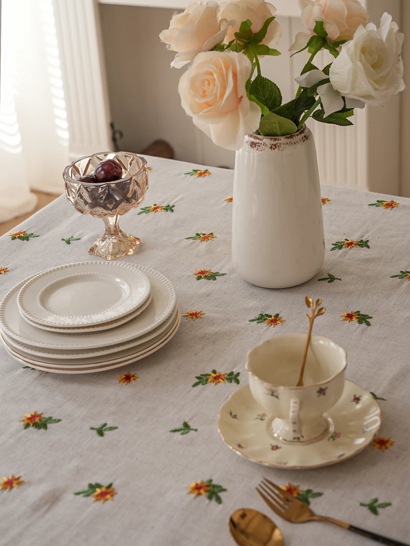 Yellow Daisy Embroidery Tassel Tablecloth for Living Room Kitchen Dining Table Cover Cloth